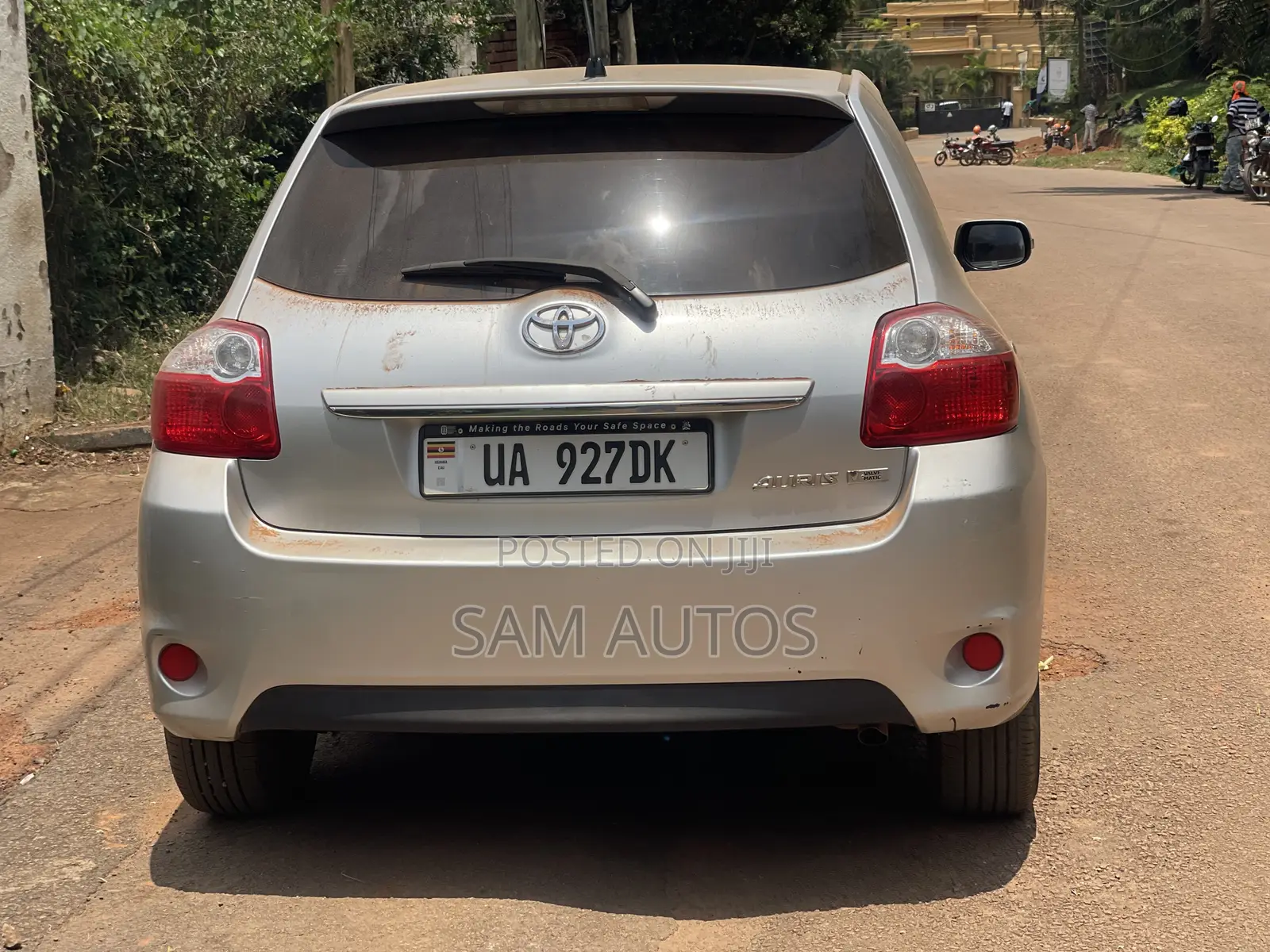 Toyota Auris 2011 Silver