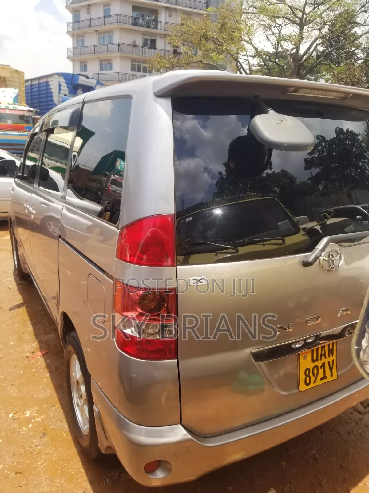 Toyota Noah 2005 Silver
