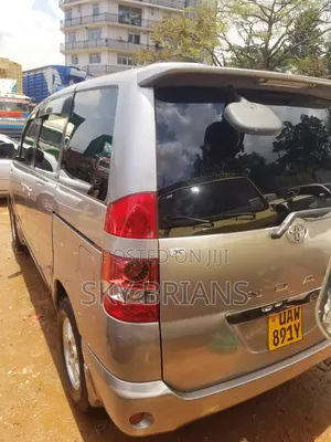 Toyota Noah 2005 Silver