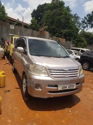 Toyota Noah 2005 Silver
