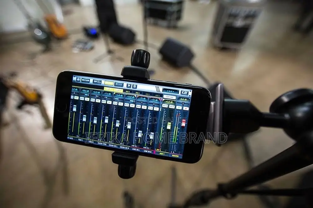 Soundcraft Ui16 16-Input Digital Mixer Remote-Controlled Digital Mixer