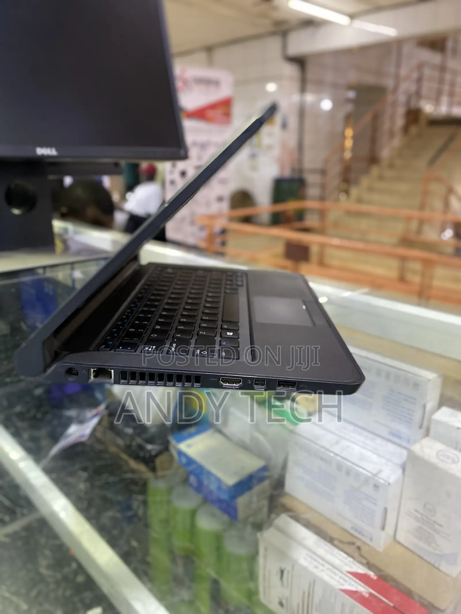 Laptop Dell Latitude 3350 4GB Intel Core i3 HDD 500GB