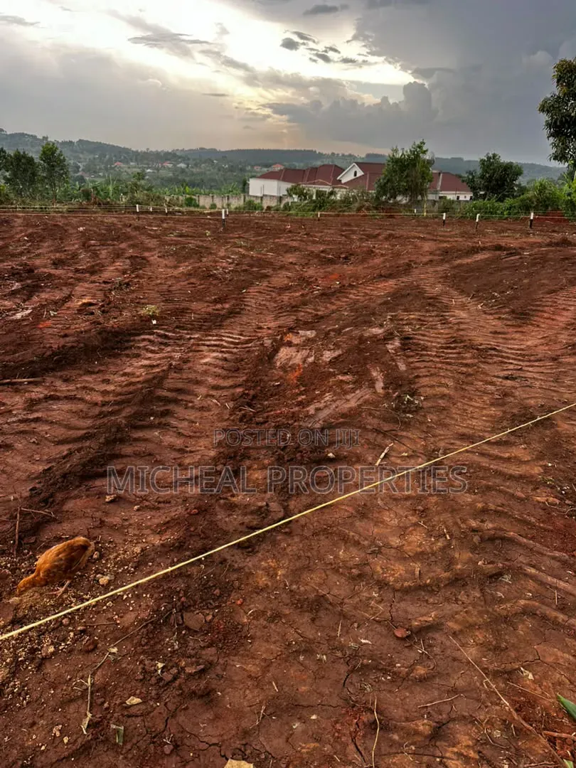 Plot for Sell Gayaza Kiwenda Nazaresi at 9m 50ft by 50ft