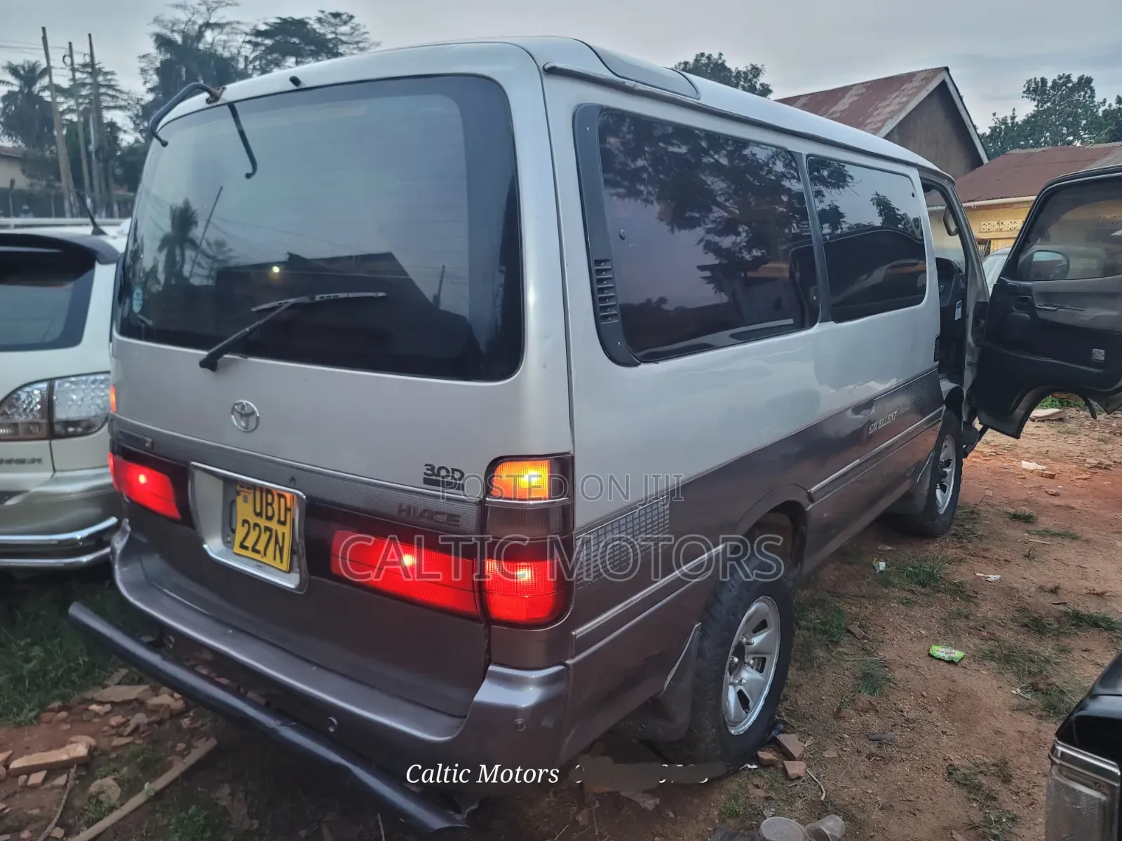 Toyota HiAce 2001 Beige