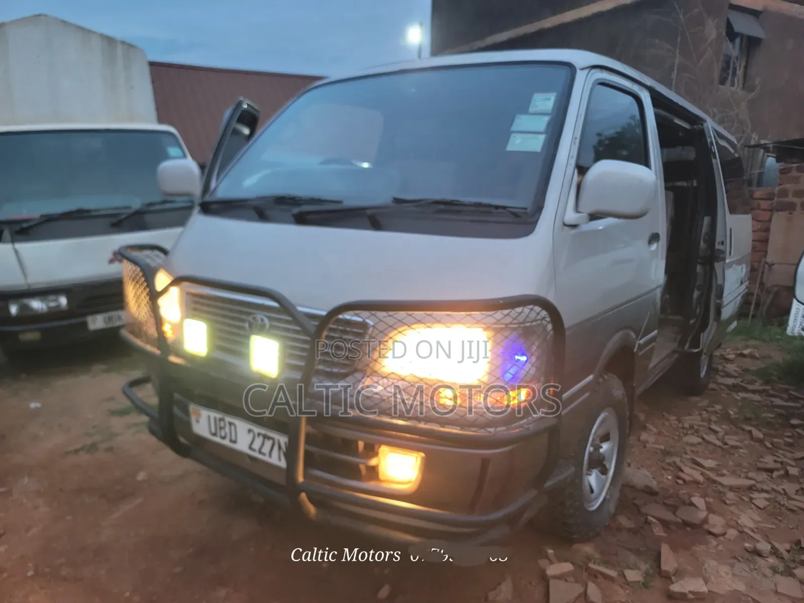 Toyota HiAce 2001 Beige