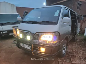 Toyota HiAce 2001 Beige