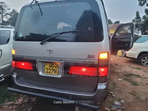 Toyota HiAce 2001 Beige