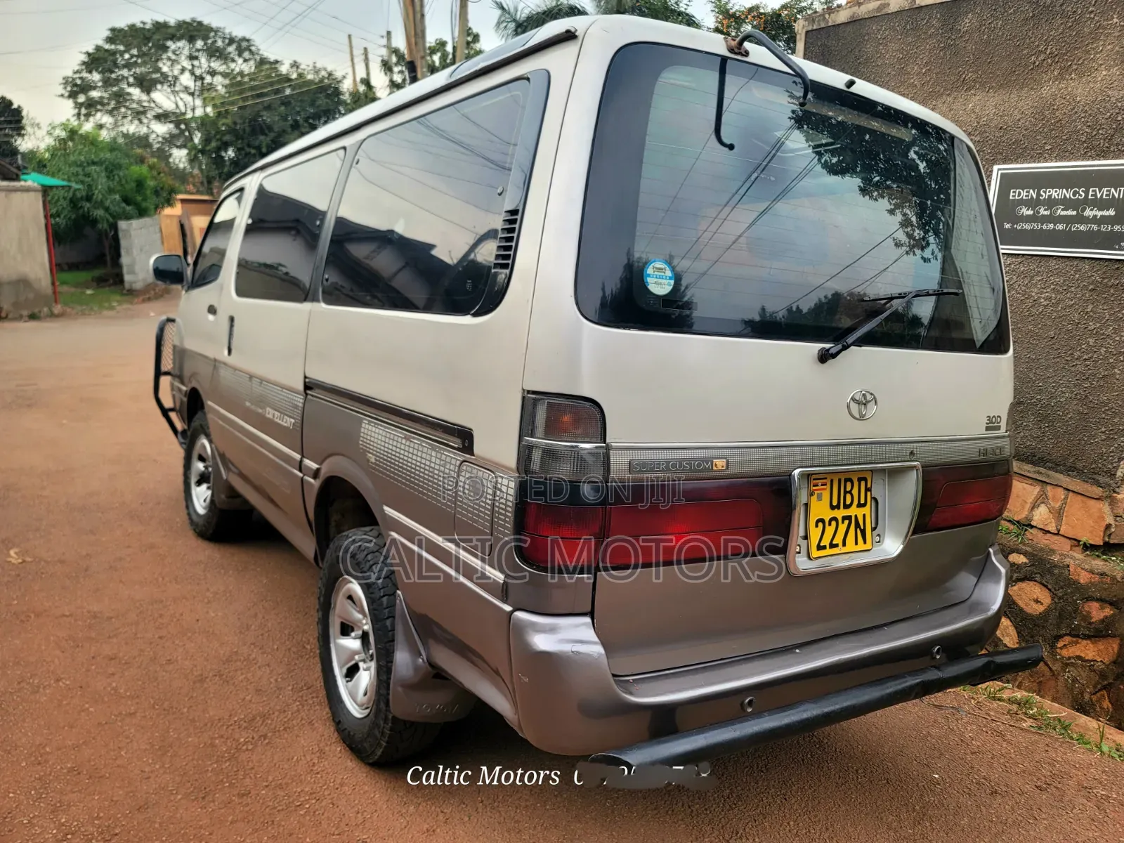 Toyota HiAce 2001 Beige