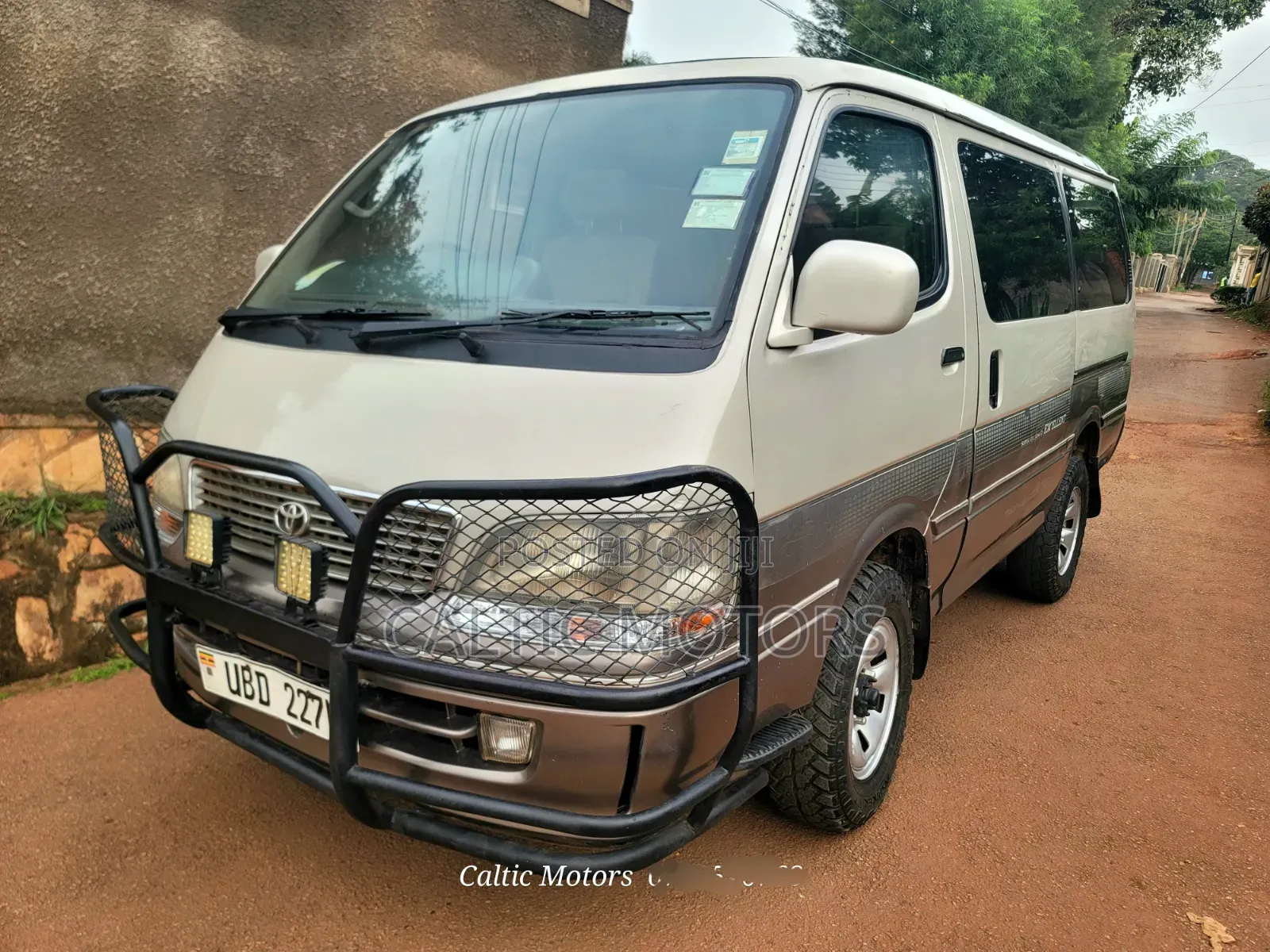 Toyota HiAce 2001 Beige