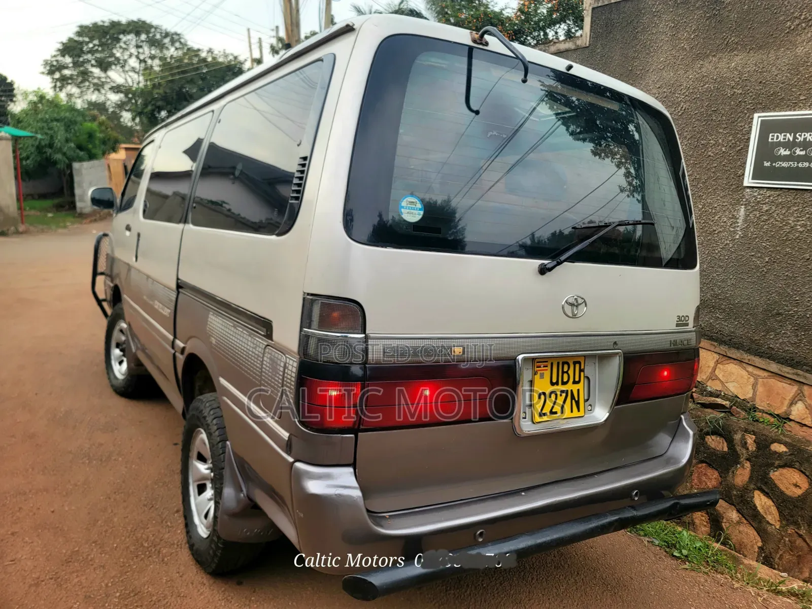 Toyota HiAce 2001 Beige