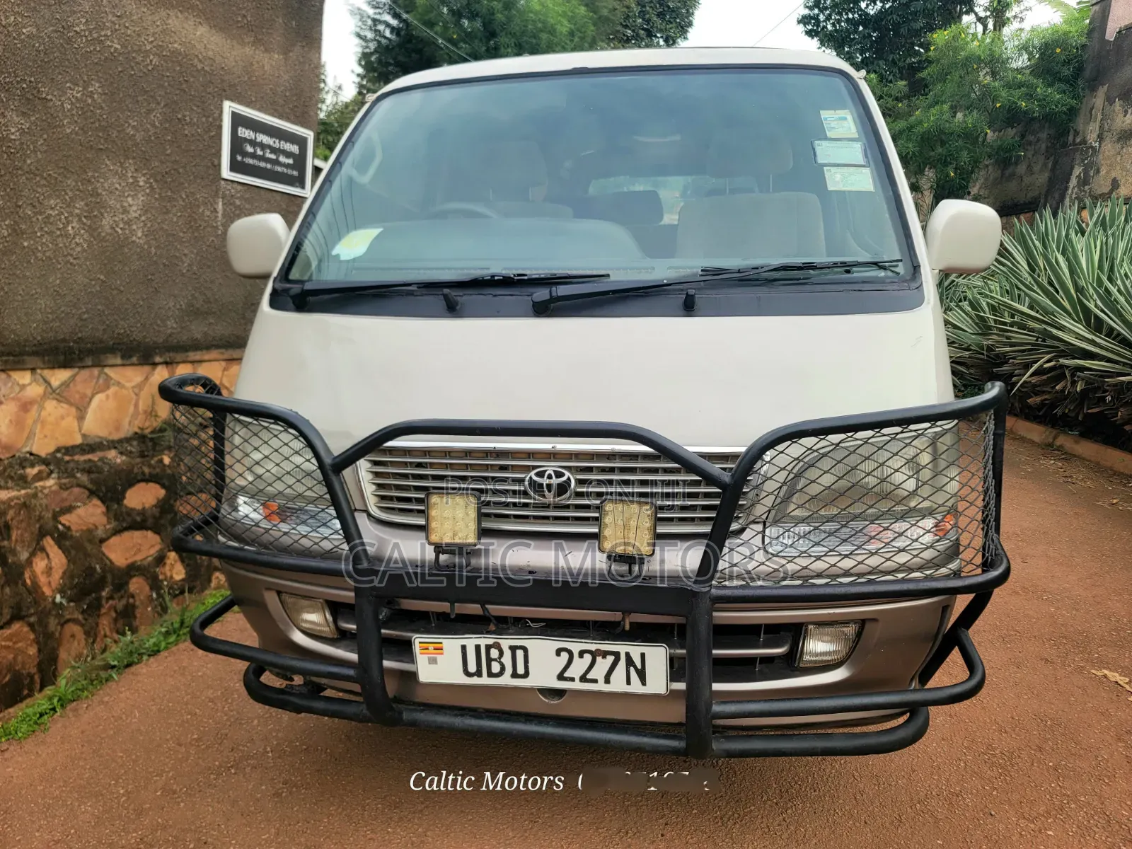 Toyota HiAce 2001 Beige