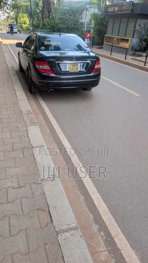 Mercedes-Benz C200 2010 Black