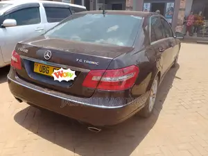 Mercedes-Benz C320 2010 Maroon