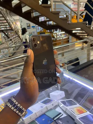 New Apple iPhone 11 64 GB Black