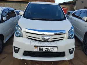 Toyota Noah 2012 White