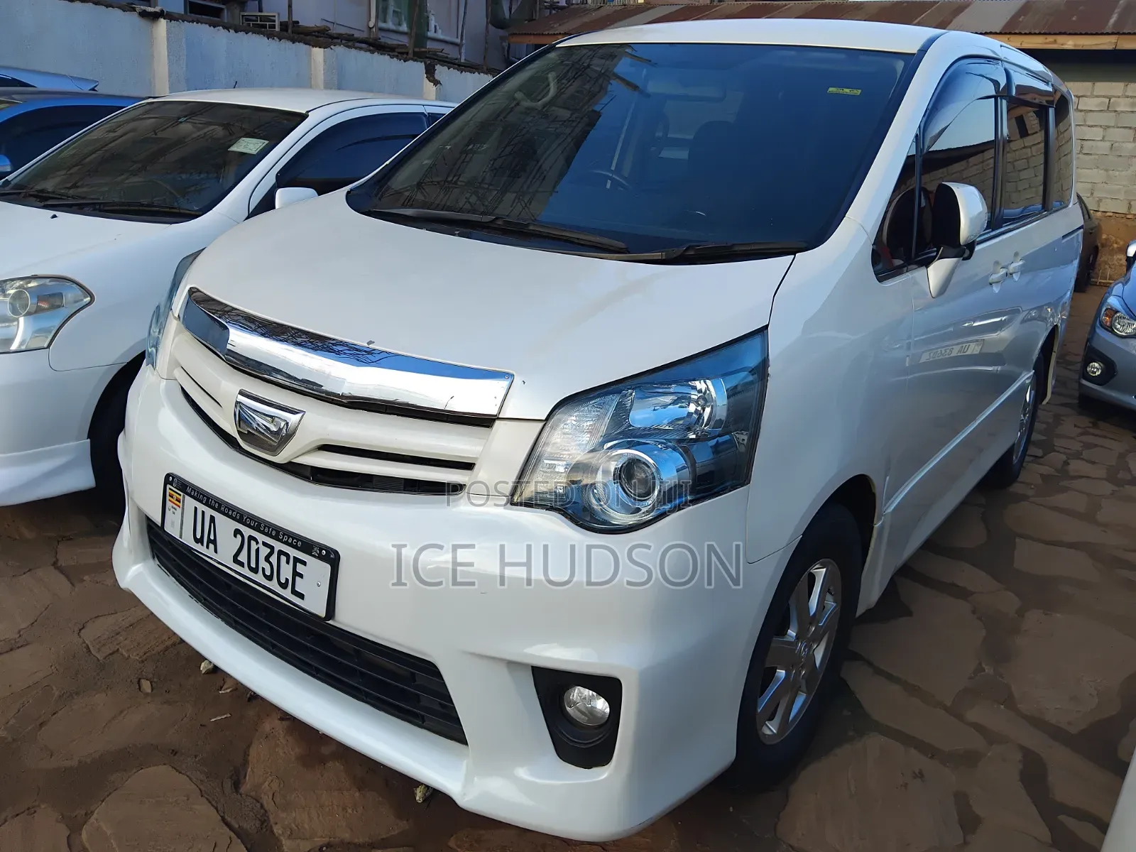 Toyota Noah 2012 White