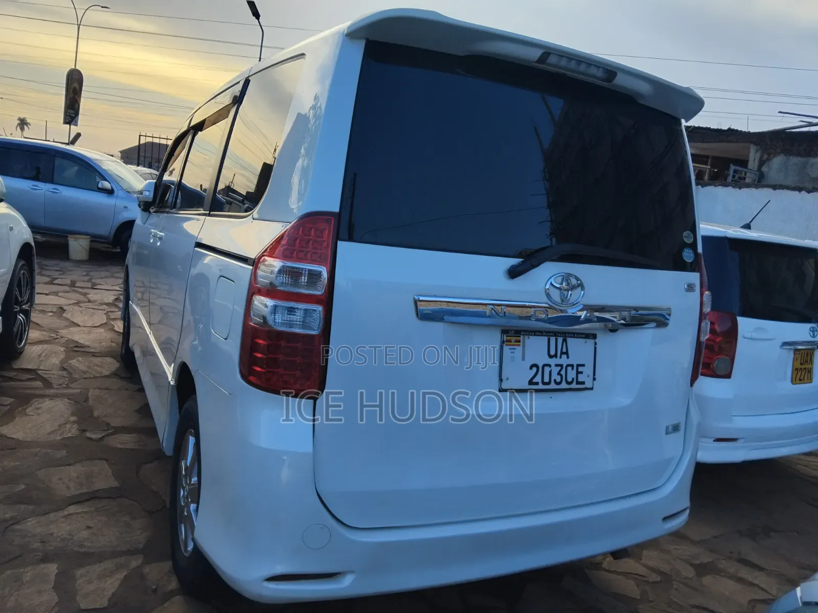 Toyota Noah 2012 White