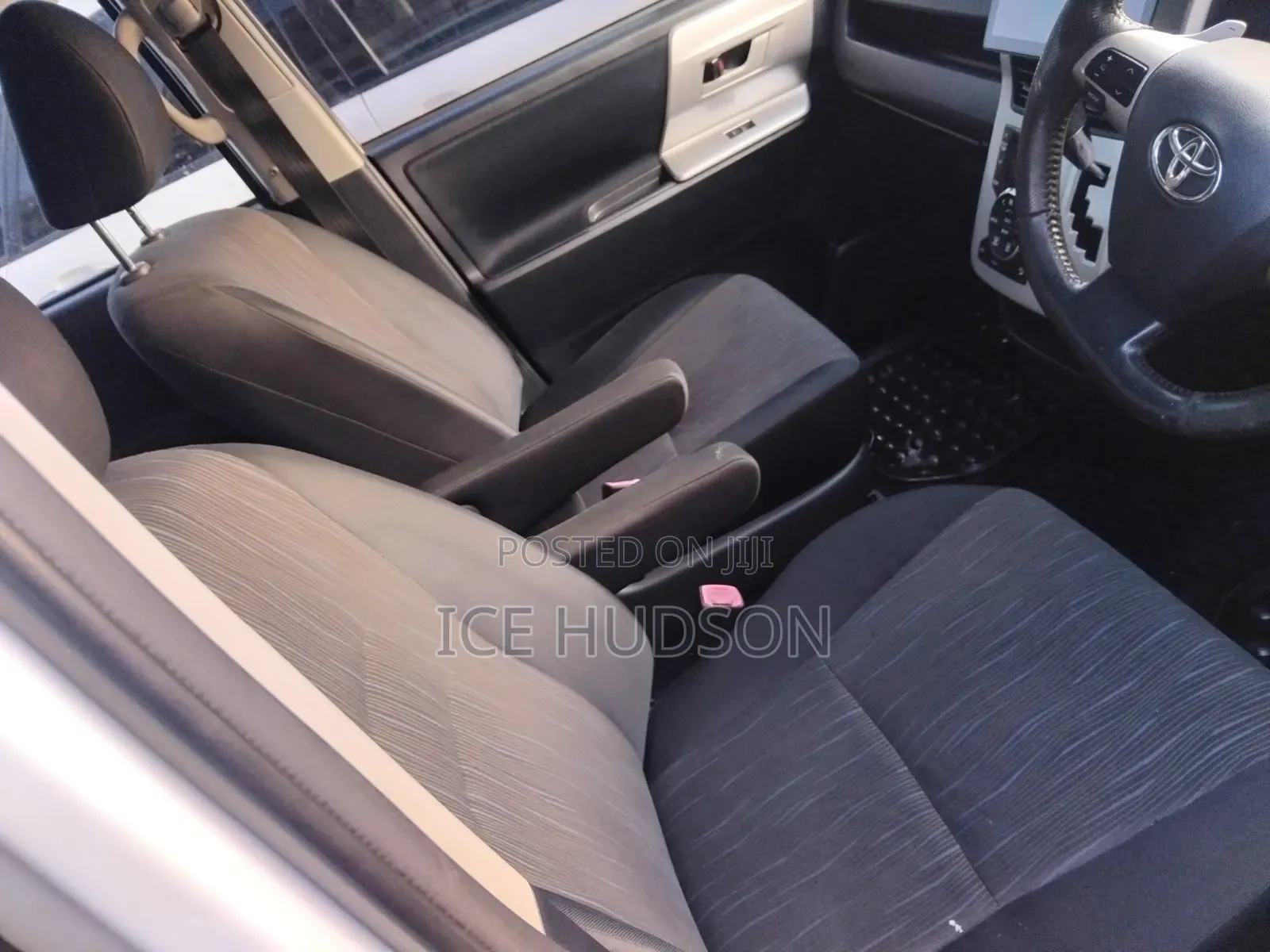 Toyota Noah 2012 White