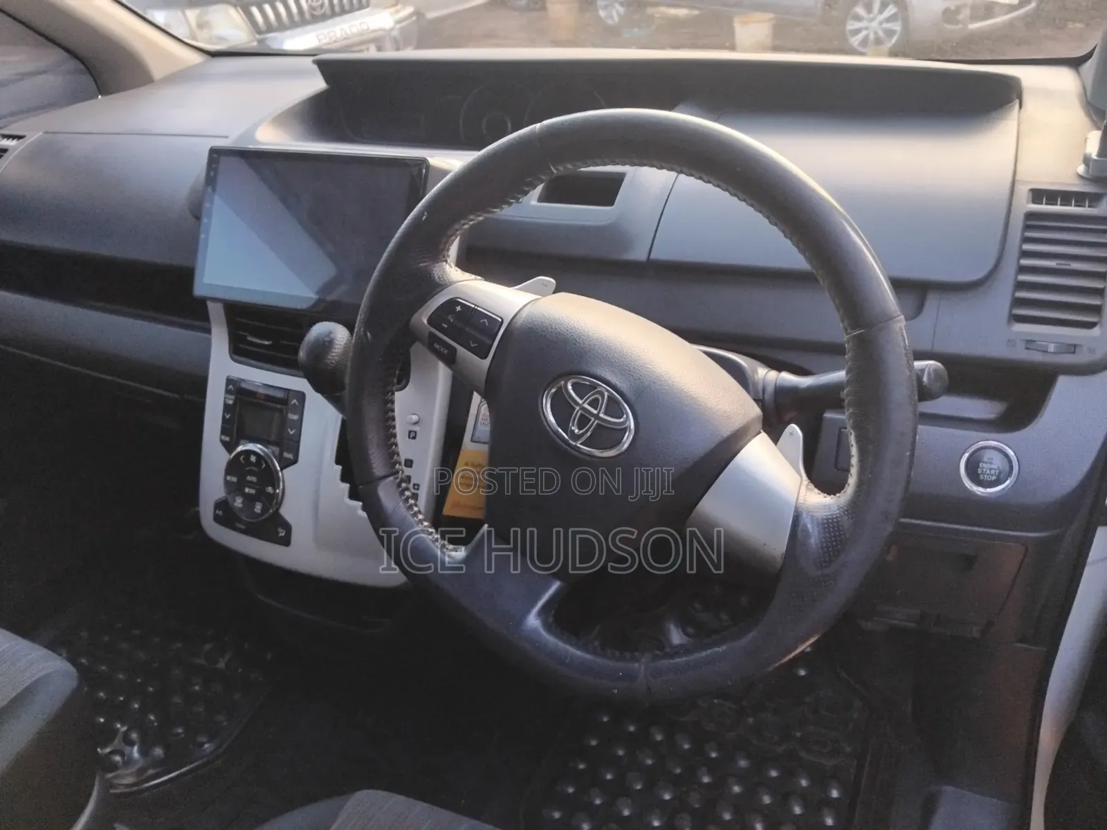 Toyota Noah 2012 White