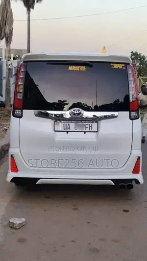 Toyota Noah 2.0 FWD (7 Seater) 2015 White