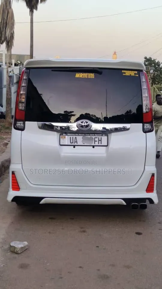 Toyota Noah 2.0 FWD (7 Seater) 2015 White
