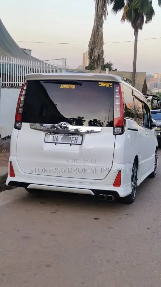 Toyota Noah 2.0 FWD (7 Seater) 2015 White