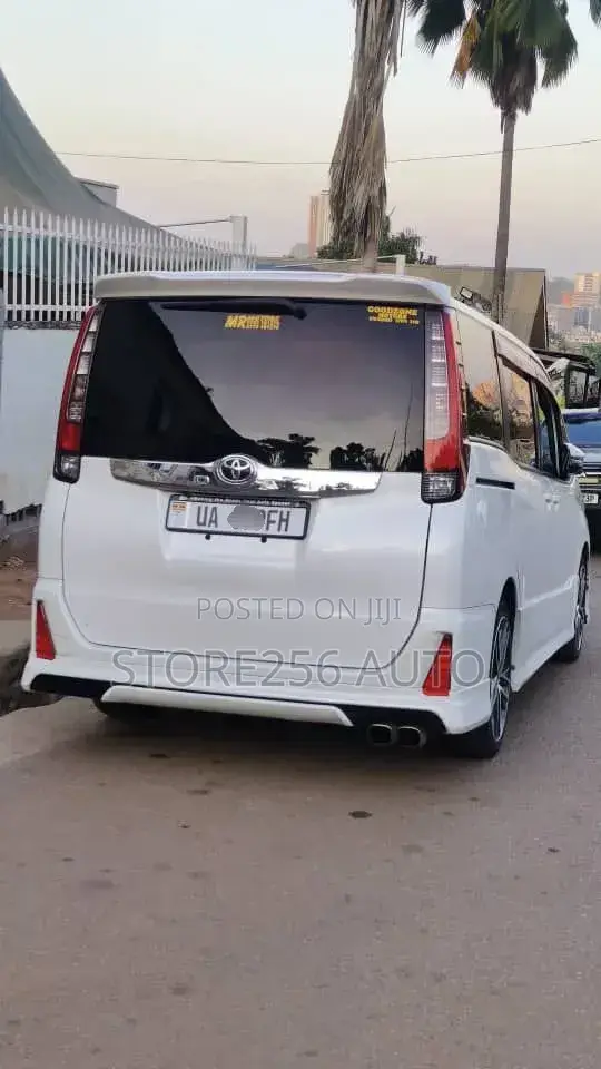 Toyota Noah 2.0 FWD (7 Seater) 2015 White