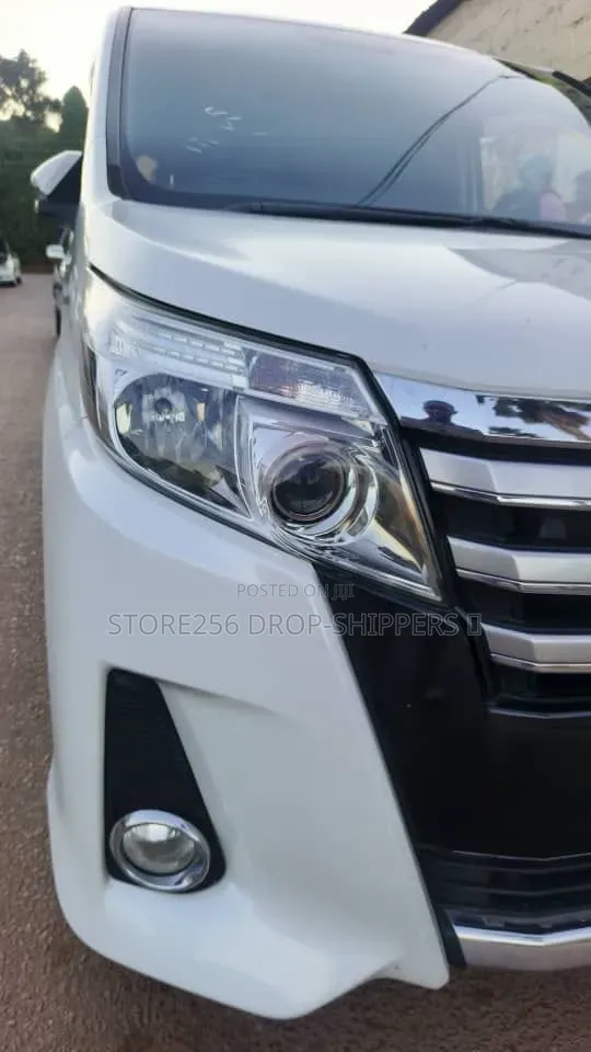 Toyota Noah 2.0 FWD (7 Seater) 2015 White