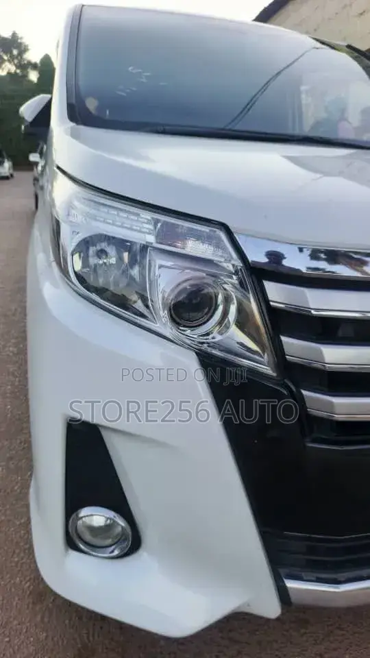 Toyota Noah 2.0 FWD (7 Seater) 2015 White