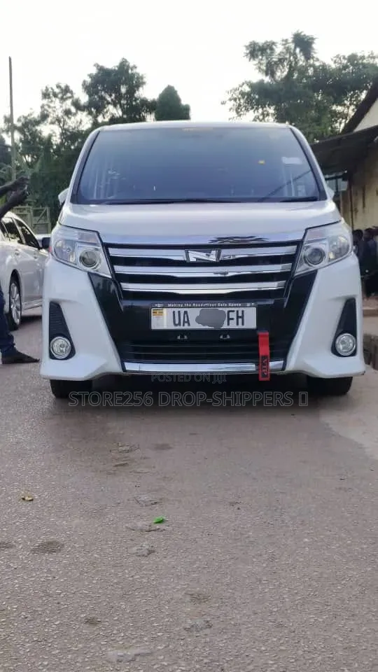 Toyota Noah 2.0 FWD (7 Seater) 2015 White