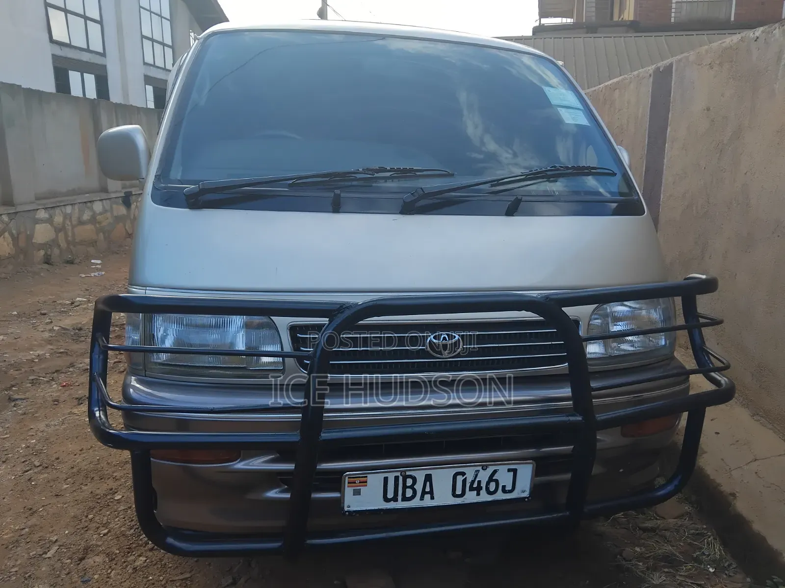 Toyota HiAce 2000