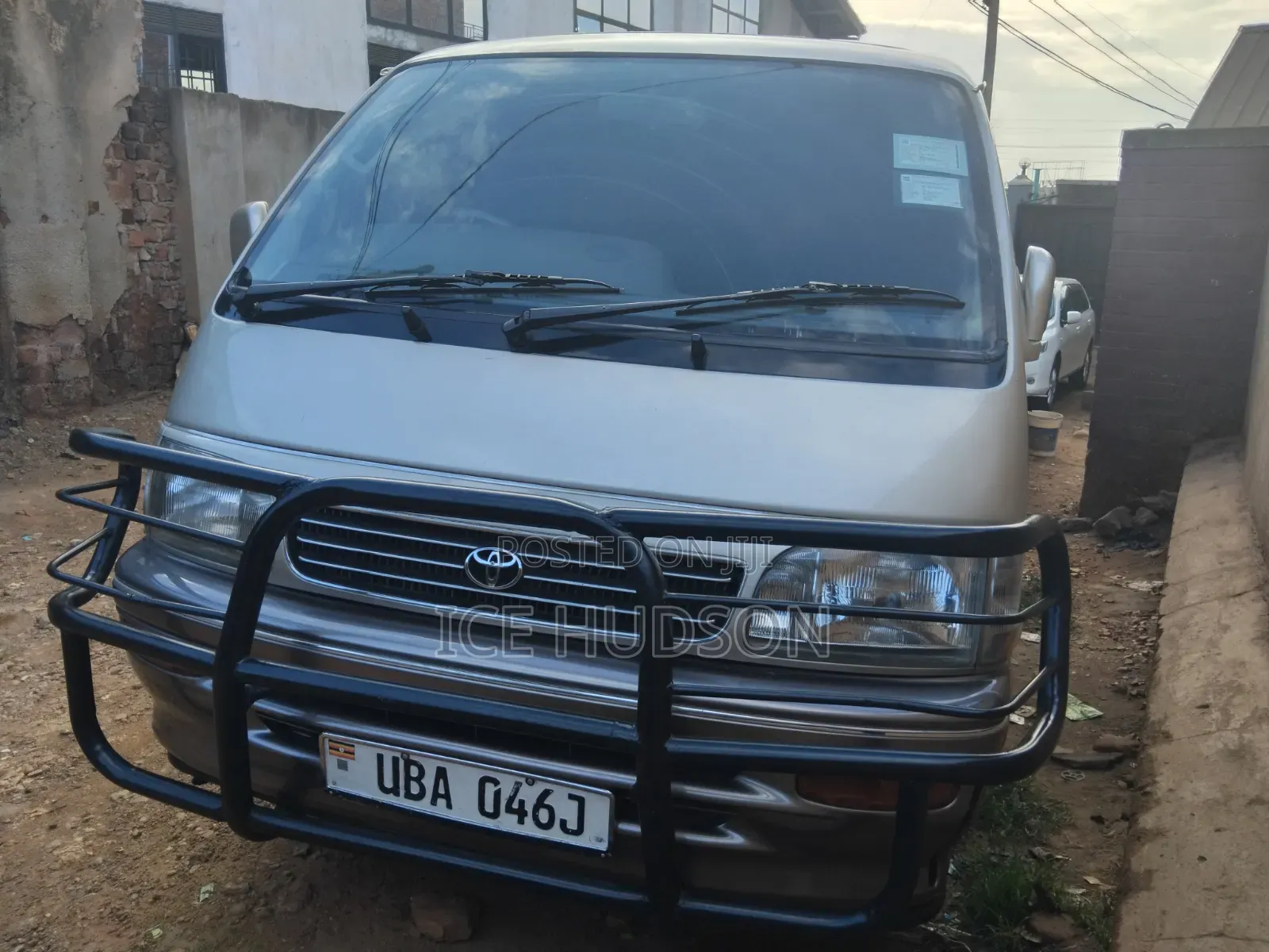 Toyota HiAce 2000