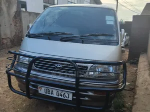 Toyota HiAce 2000