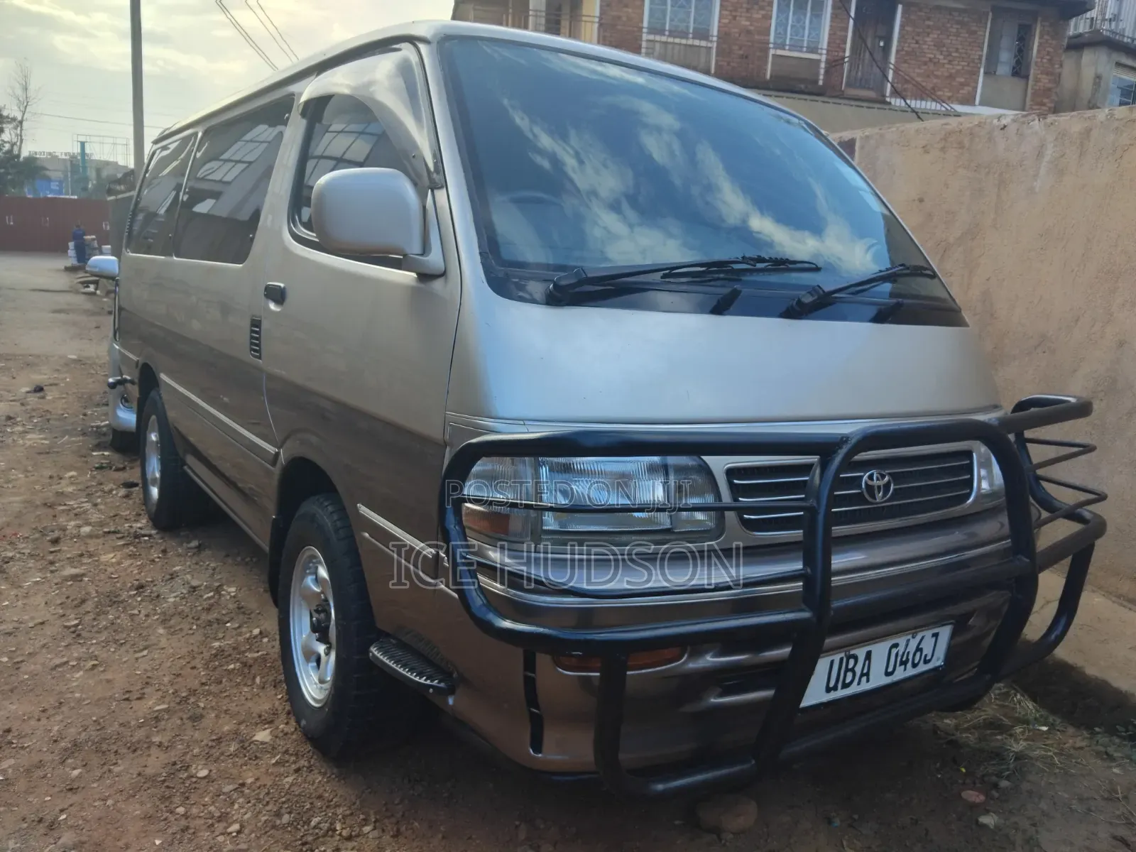 Toyota HiAce 2000