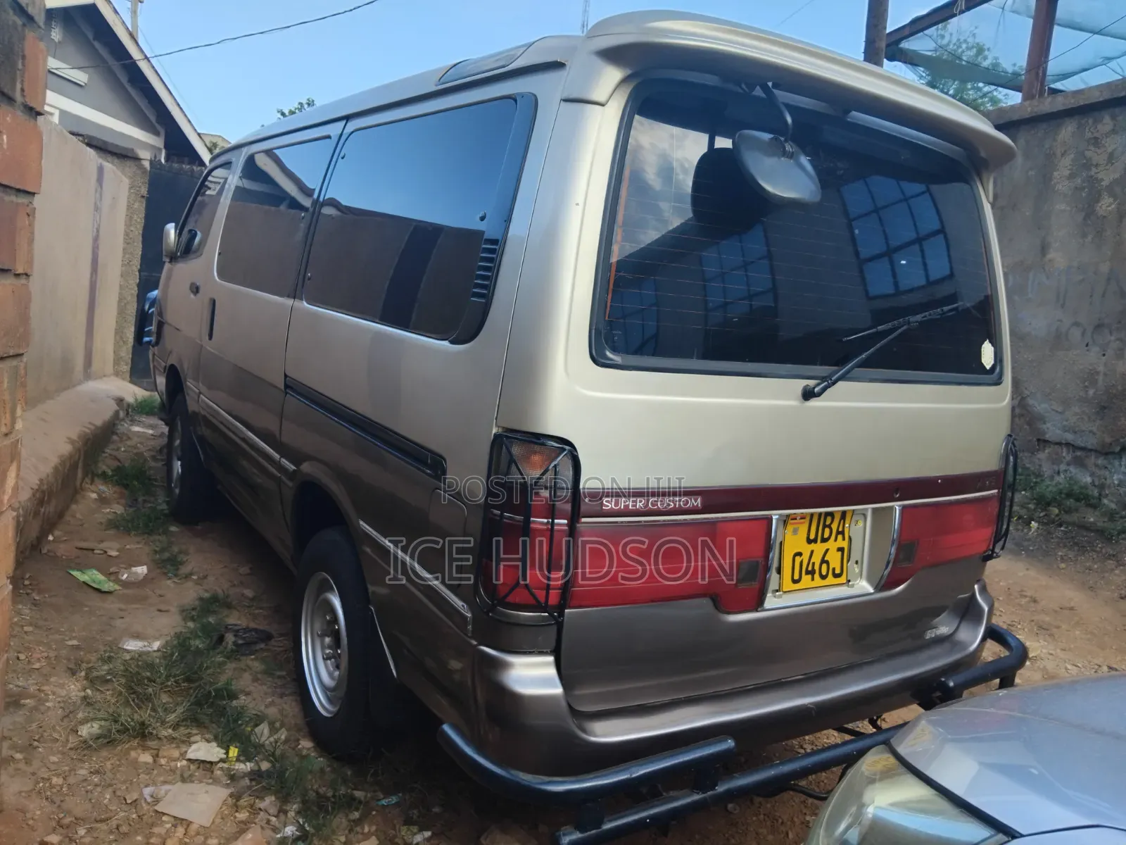 Toyota HiAce 2000