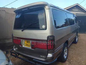 Toyota HiAce 2000