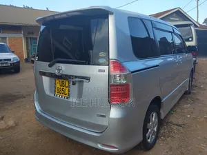 Toyota Noah 2012 Silver
