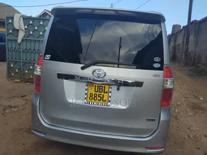Toyota Noah 2012 Silver
