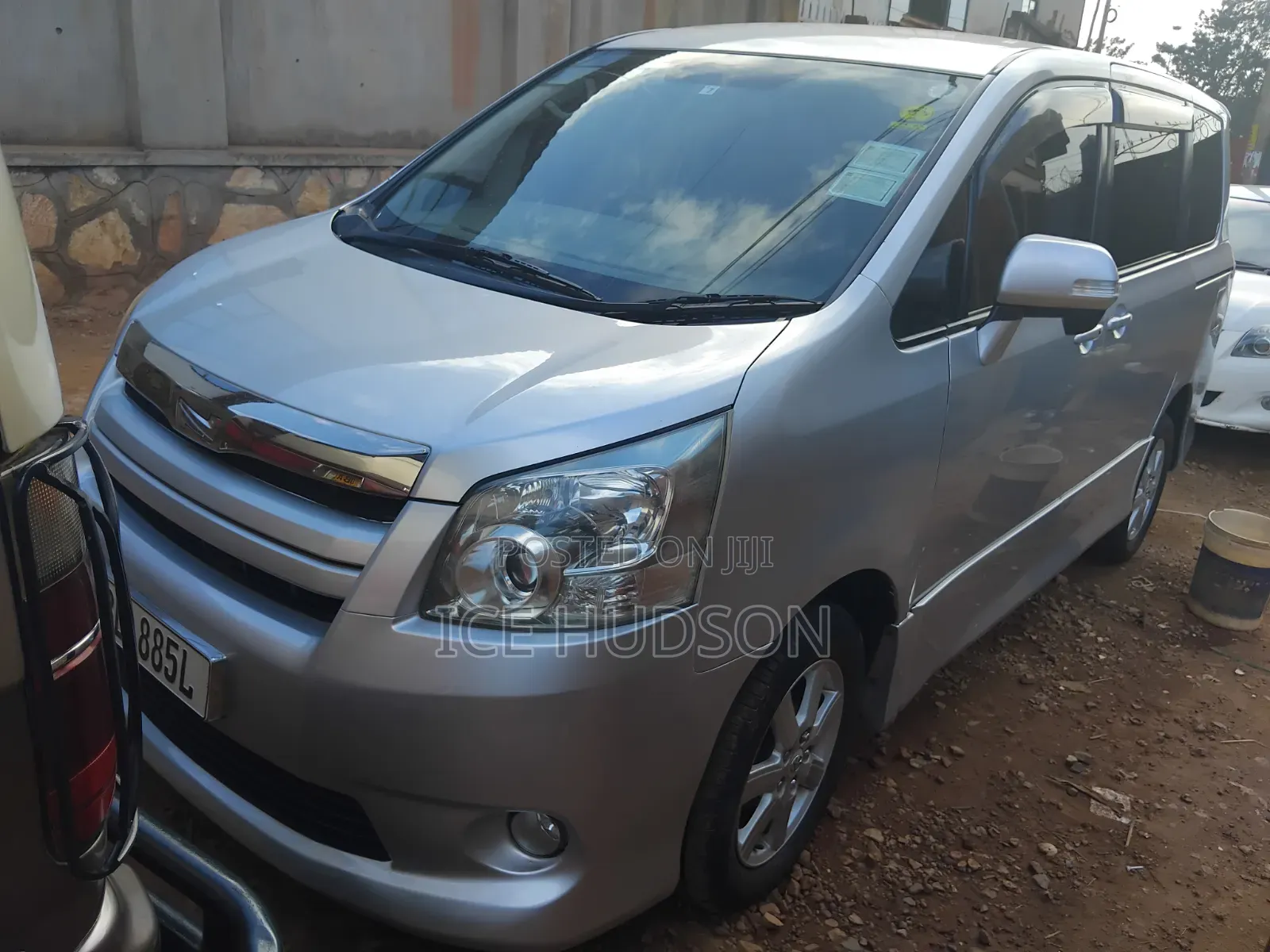 Toyota Noah 2012 Silver