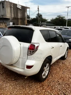 Toyota RAV4 2.2 D-4D 2008 White
