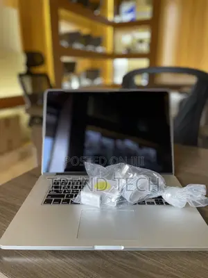 Laptop Apple MacBook Pro 2015 16GB Intel Core i7 HDD+SSD 256GB