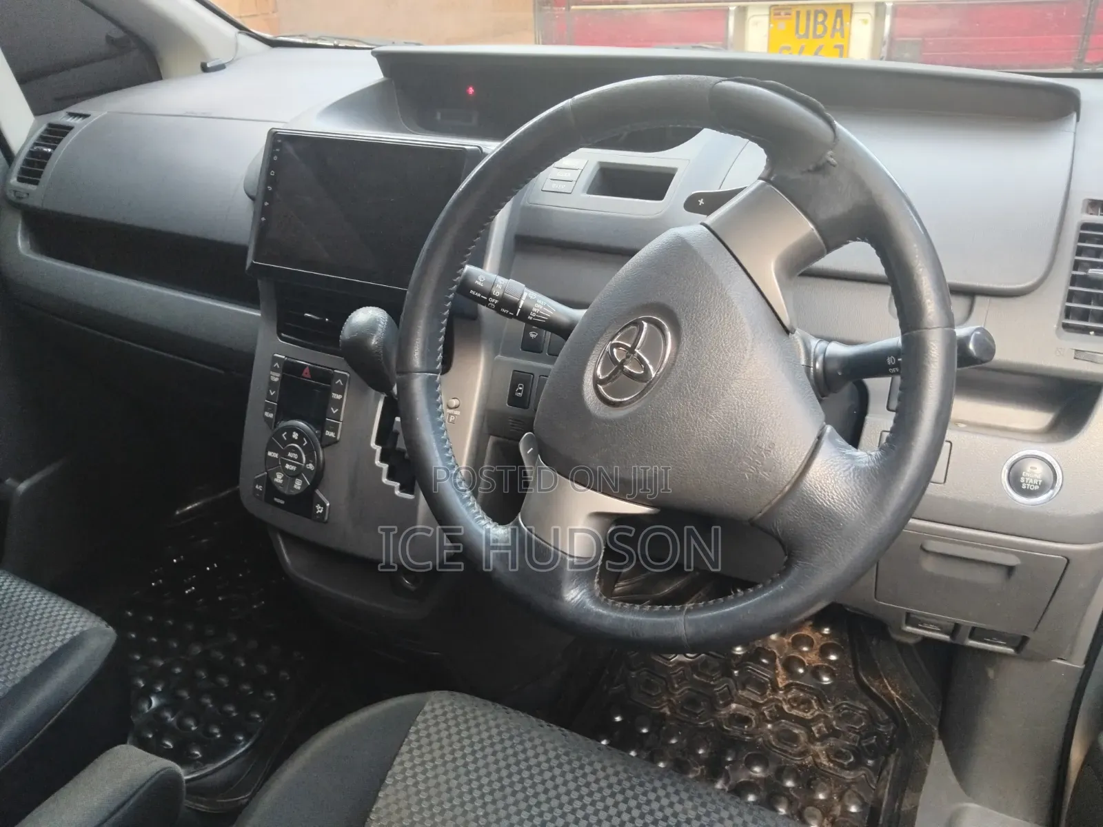 Toyota Noah 2012 Silver