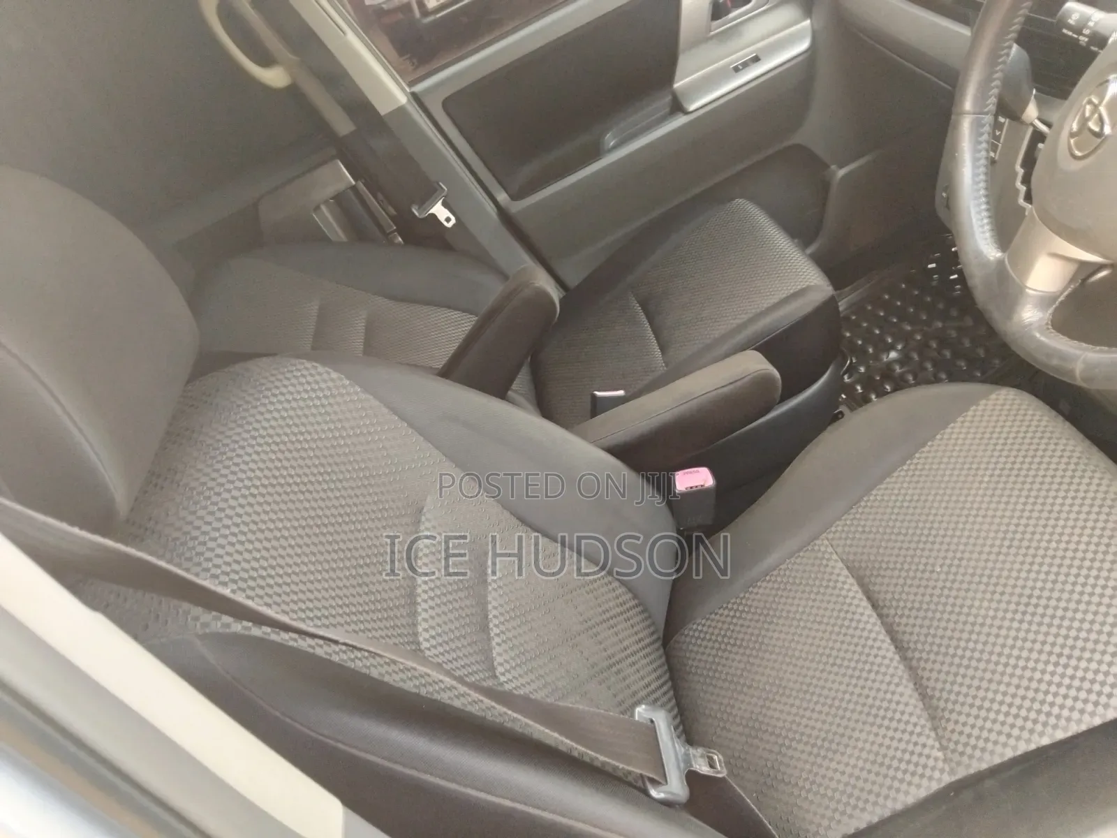 Toyota Noah 2012 Silver