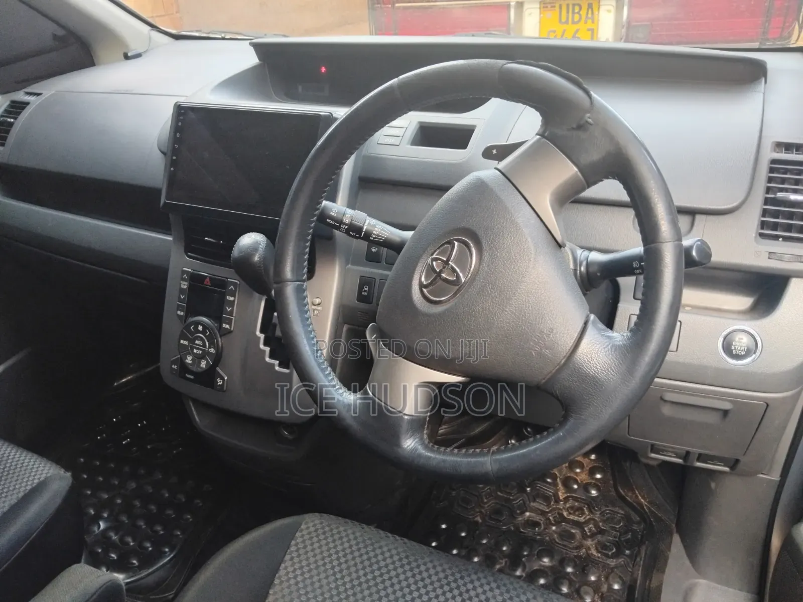 Toyota Noah 2012 Silver