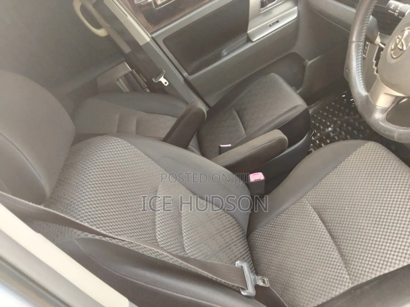 Toyota Noah 2012 Silver