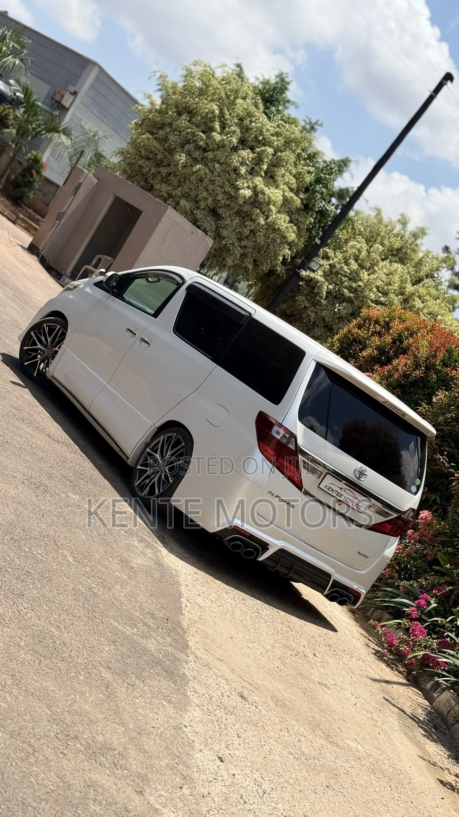 Toyota Alphard 2.4 Hybrid AWD 2014 White