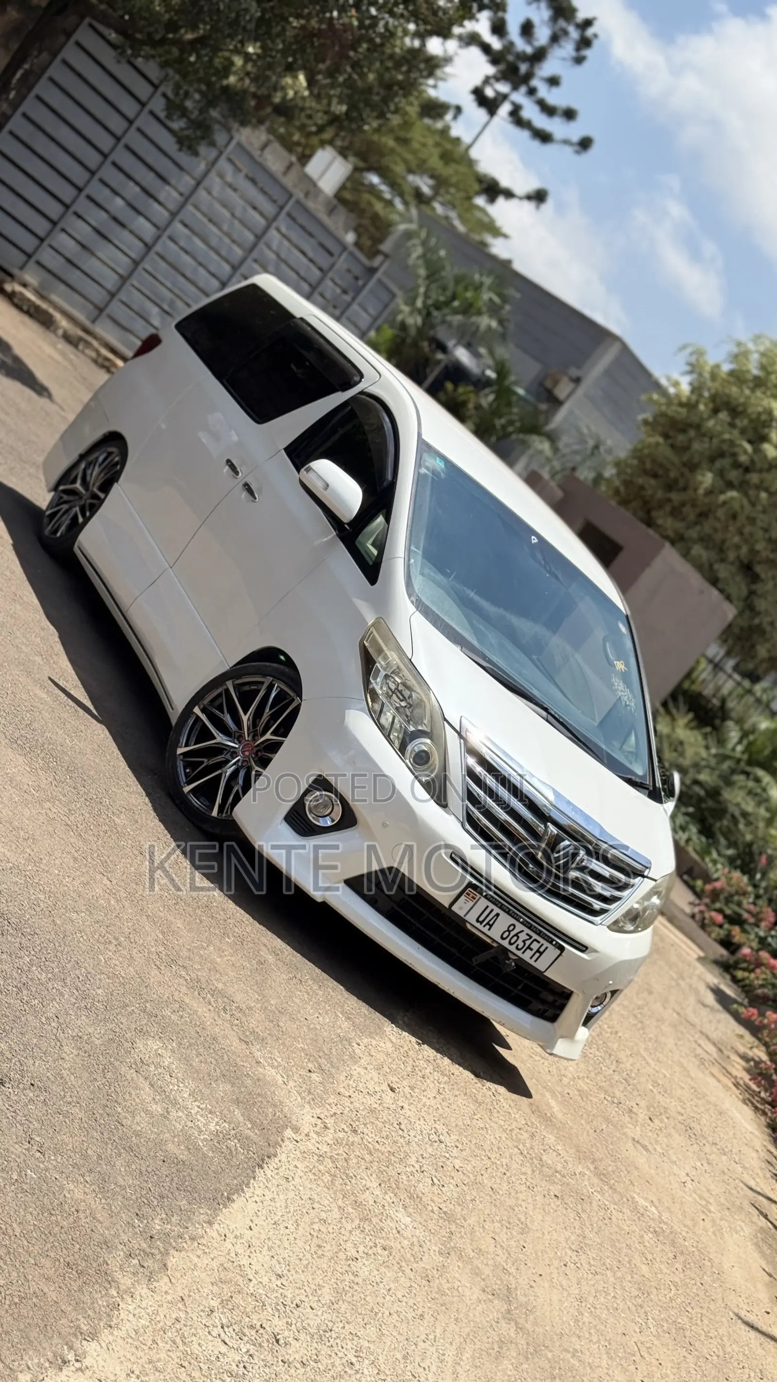 Toyota Alphard 2.4 Hybrid AWD 2014 White