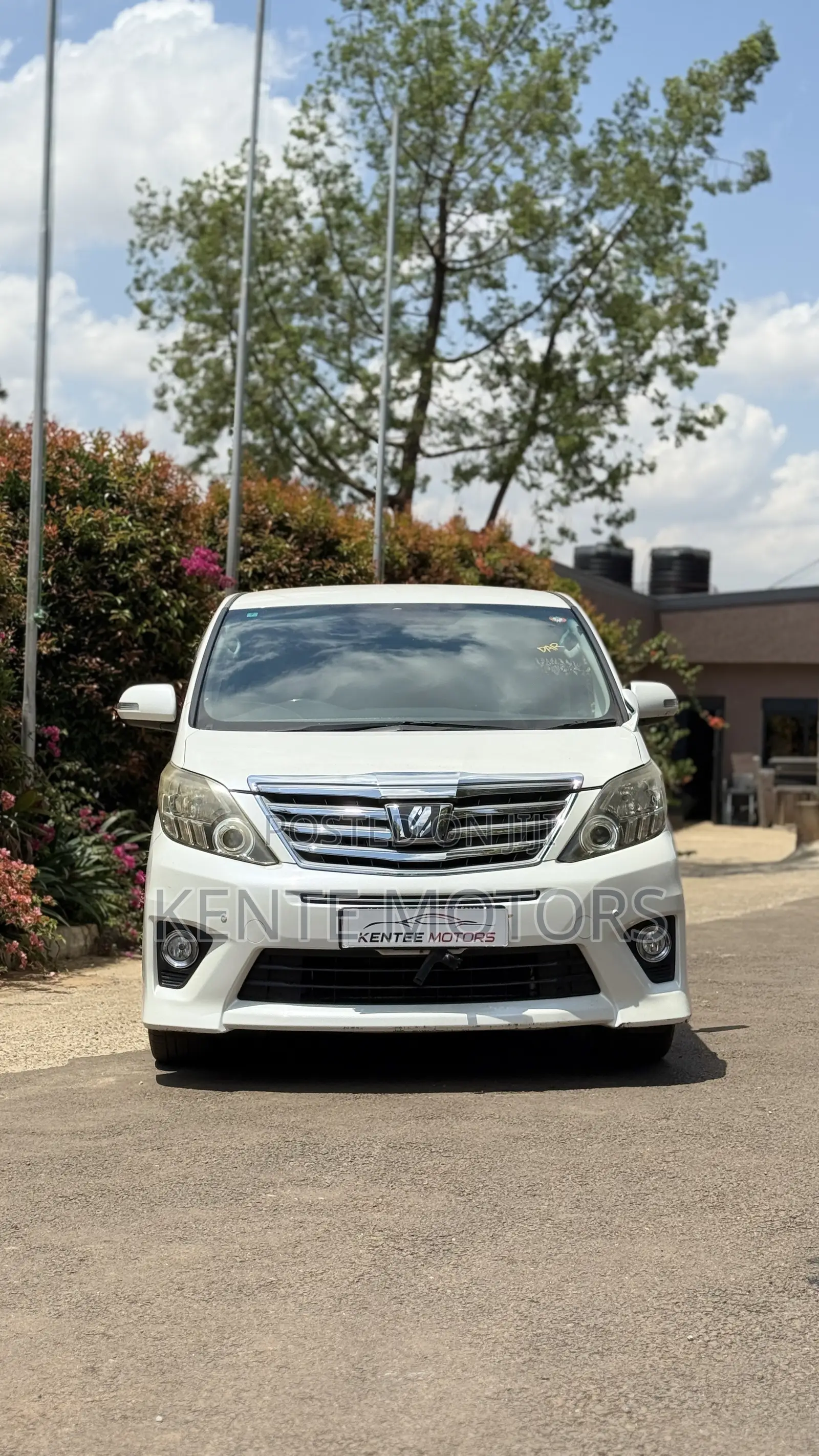 Toyota Alphard 2.4 Hybrid AWD 2014 White