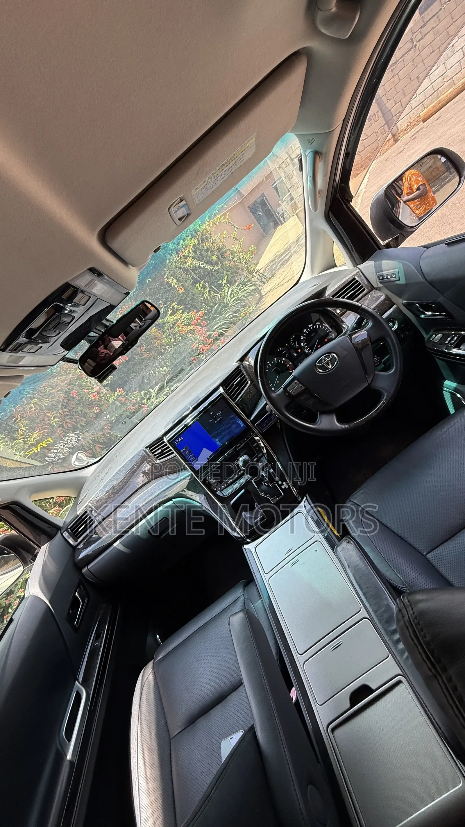 Toyota Alphard 2.4 Hybrid AWD 2014 White