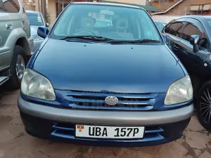 Toyota Raum 2003